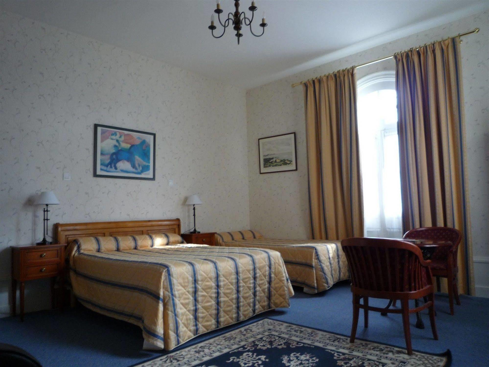 Hotel Le Plantagenet Chinon Exterior foto